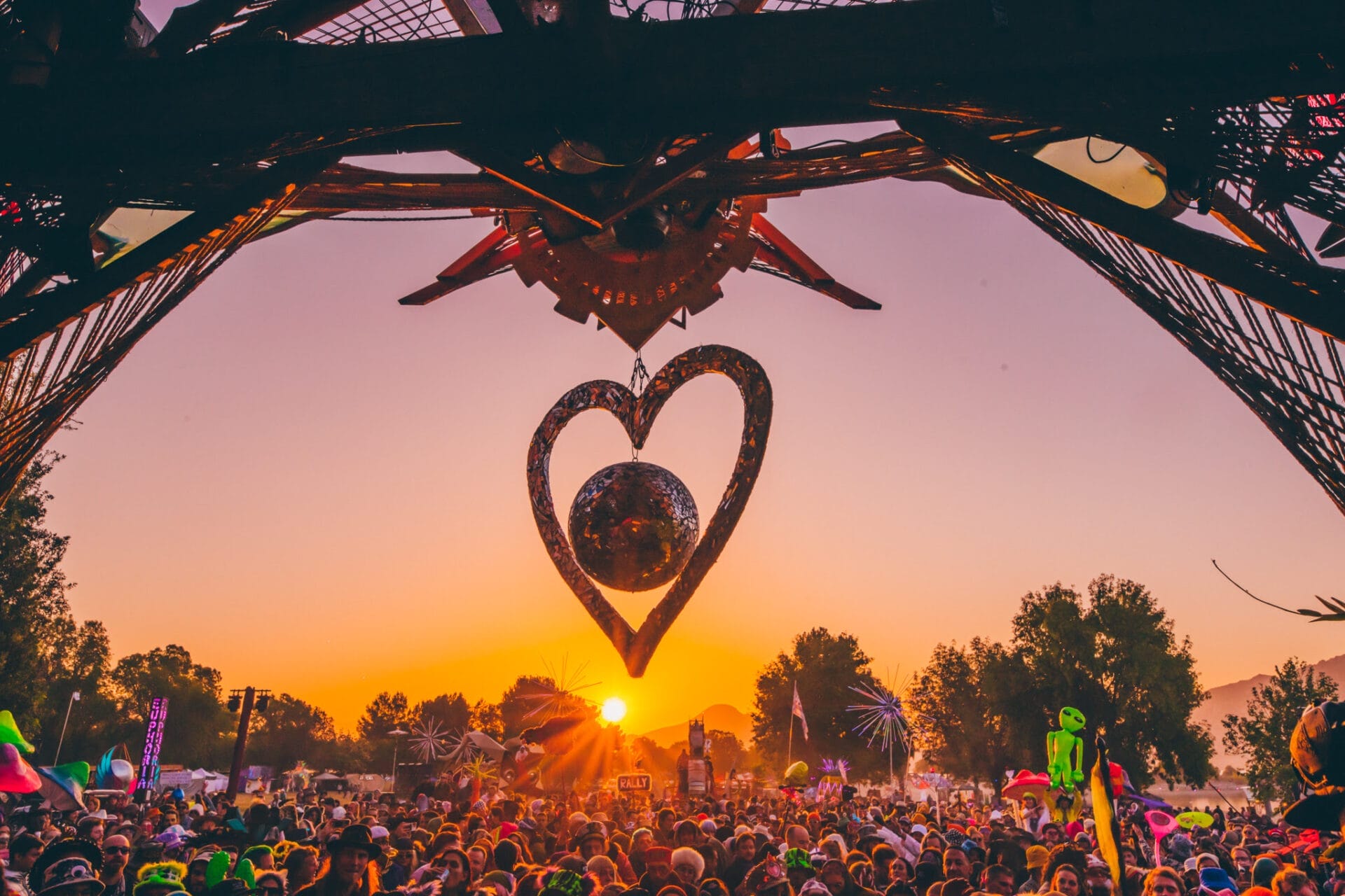 Photo Courtesy of Desert Hearts // Juliana Bernstein