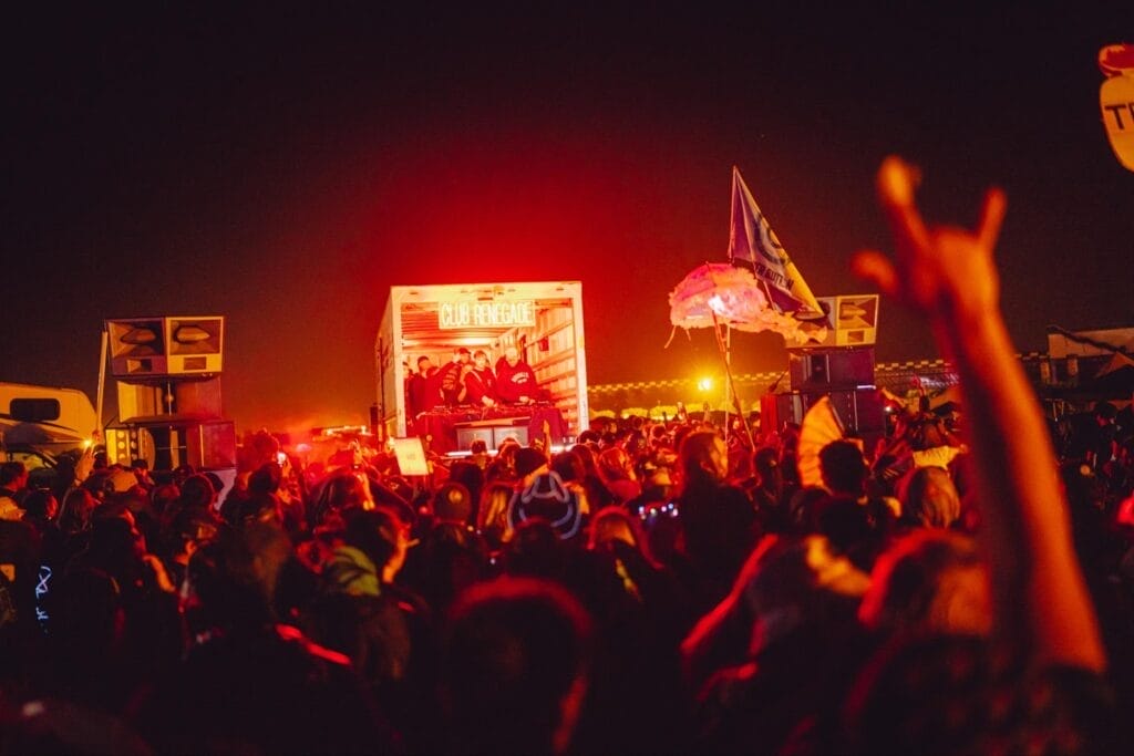Courtesy of Elements Festival // Lo Morell (@laurenmorell)