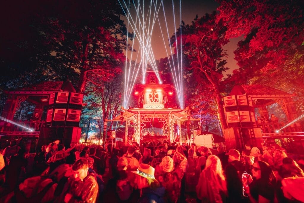 Courtesy of Elements Festival // Lo Morell (@laurenmorell)