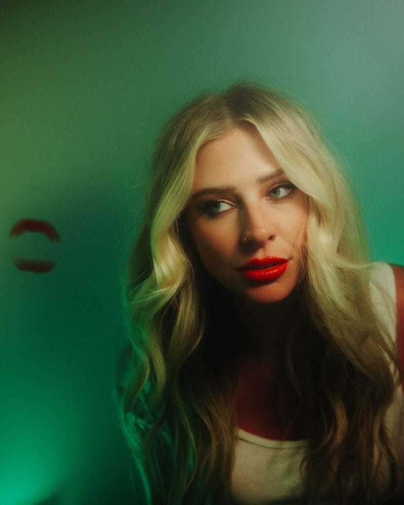 Rossy Unleashes Her Hardest-Hitting Track Yet with "SHOWOFF" on Thrive Music 6 Rossy